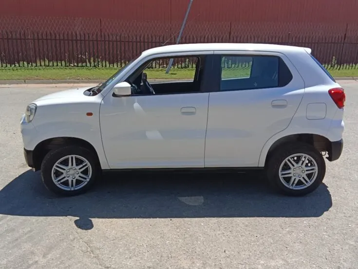 2013 Suzuki S-Presso/1.0 GL – Left Side Photo