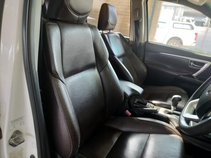 2017 TOYOTA FORTUNER 2.4 GD-6 R/B A/T – Front Seats