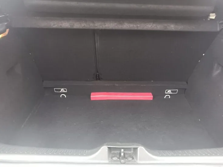 2019 Renault Clio/0.9 AUTHENTIQUE TURBO – Boot / Loadbin