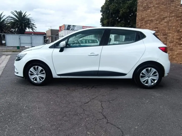 2019 Renault Clio/0.9 AUTHENTIQUE TURBO – Left Side Photo