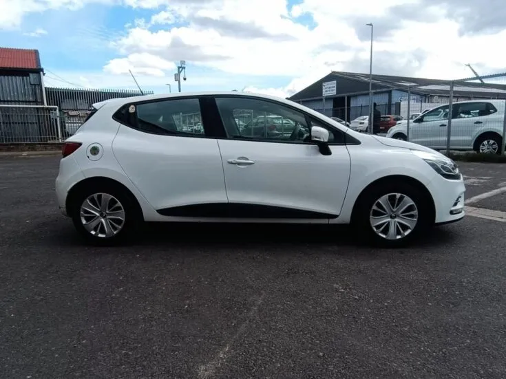 2019 Renault Clio/0.9 AUTHENTIQUE TURBO – Right Side Photo