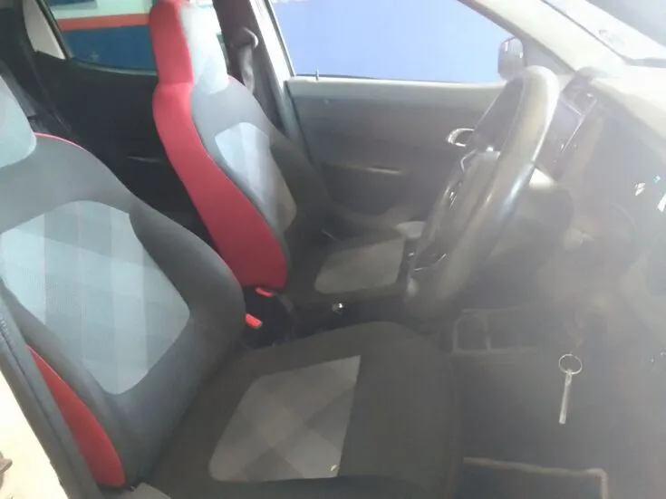 2020 Renault Kwid/1.0 DYNAMIQUE (ABS) – Front Seats