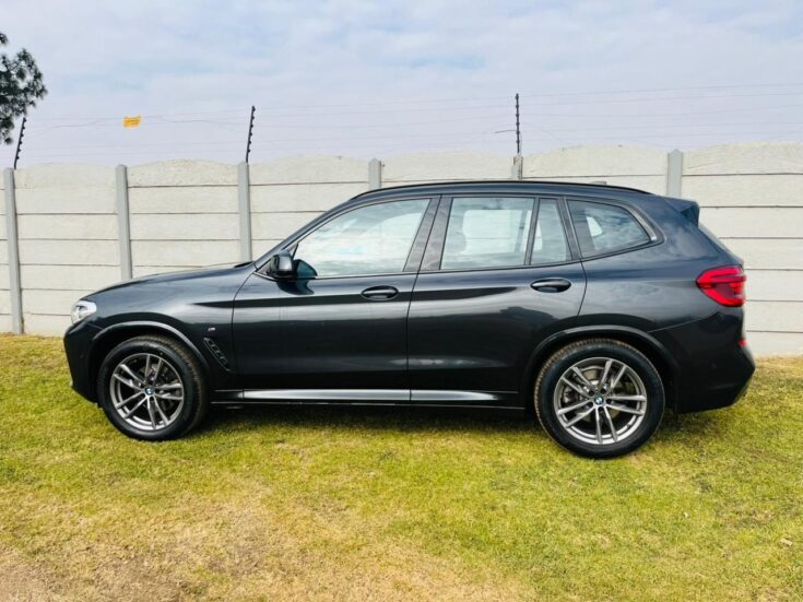 2021 BMW X3 xDRIVE 20d – Left Side Photo