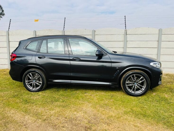 2021 BMW X3 xDRIVE 20d – Right Side Photo