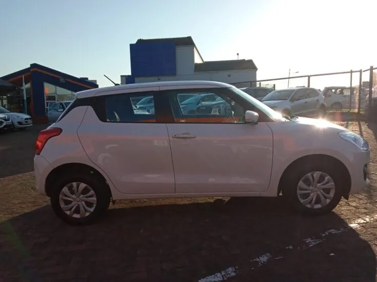 2021 SUZUKI SWIFT 1.2 GL AMT – Right Side Photo
