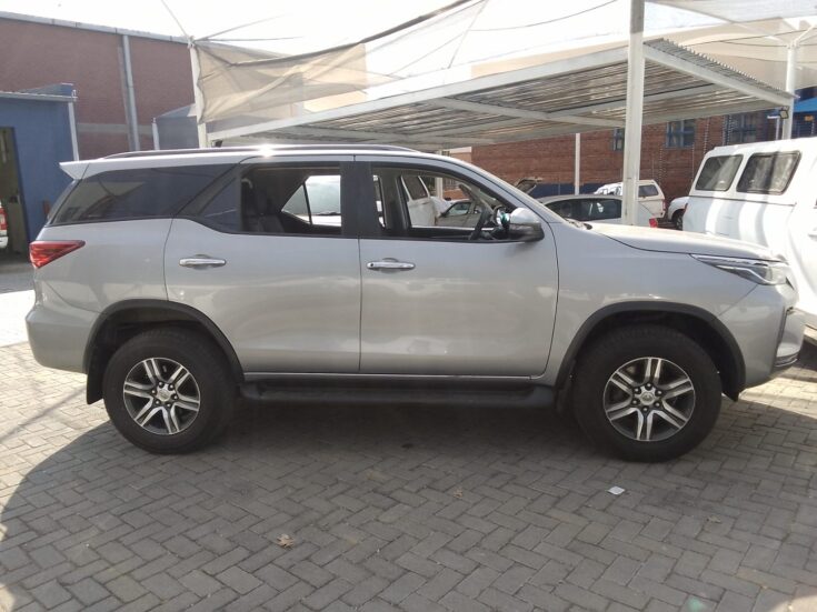 2021 TOYOTA FORTUNER 2.4GD-6 R/B A/T – Right Side Photo