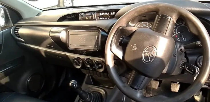2021 Toyota Hilux/2.4 GD-6 RB SRX 6MT D/C – Dashboard