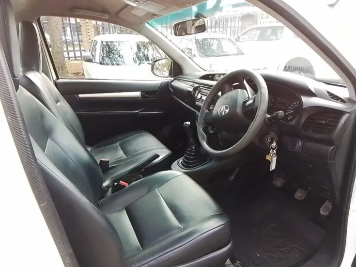 2021 Toyota HILUX/2.4 GD S A/C 5MT SC – Interior