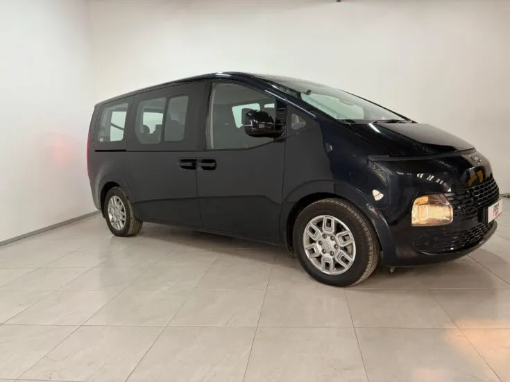 2022 Hyundai Staria/2.2 9S EXECUTIVE – Front Feature Photo