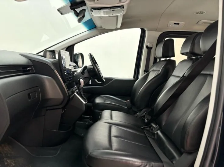 2022 Hyundai Staria/2.2 9S EXECUTIVE – Front Seats