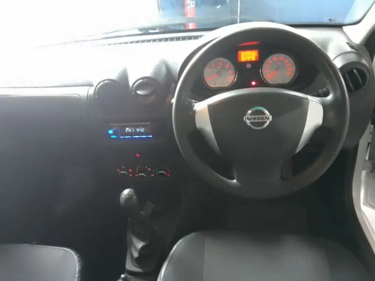 2022 Nissan Np200/1.6 STEALTH LIMITED EDITION – Interior