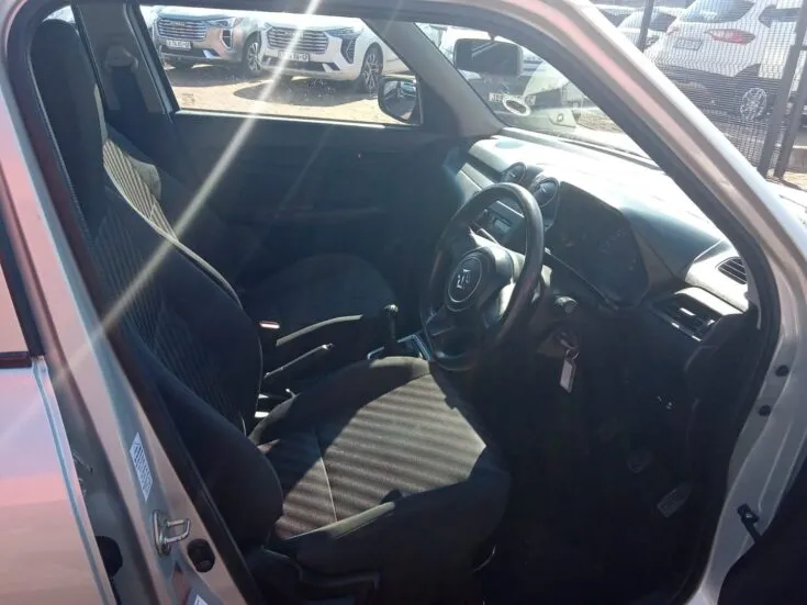 2022 Suzuki Swift/1.2 GA – Front Seats