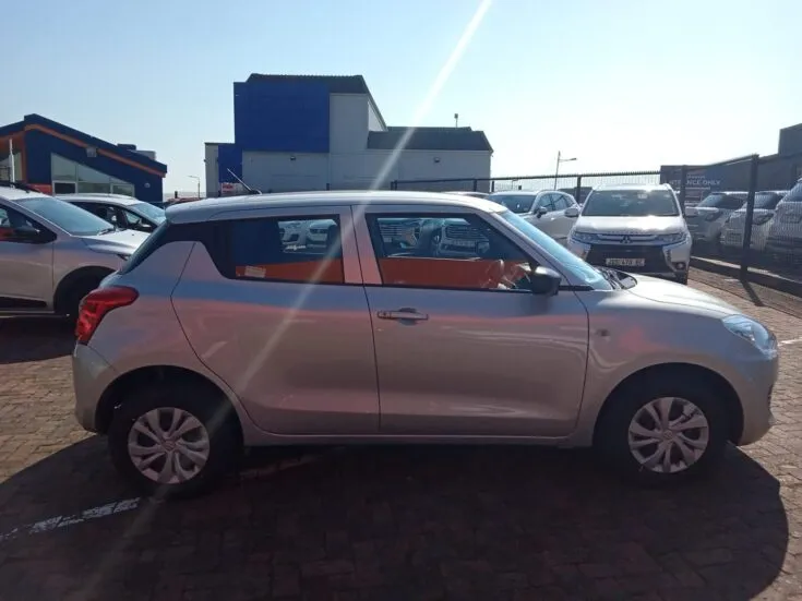 2022 Suzuki Swift/1.2 GA – Right Side Photo