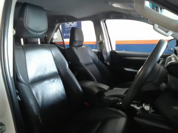 2022 TOYOTA FORTUNER 2.4GD-6 R/B A/T – Front Seats