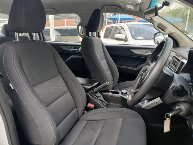 2023 Great Wall P Series Passanger/2.0 TD DLX D/CAB 4X4 – Front Seats