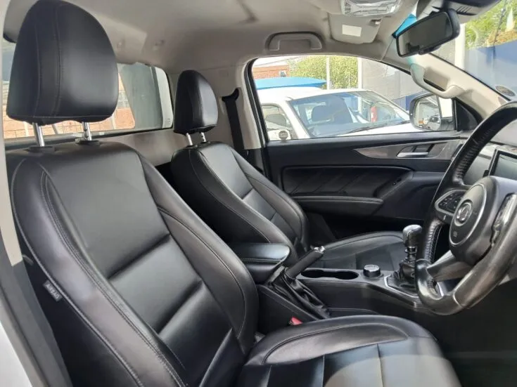 2023 Great Wall P Series Passanger/2.0 TD DLX S/CAB 4X4 – Front Seats