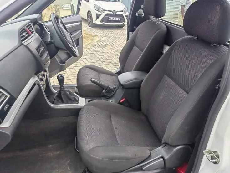 2023 Great Wall STEED 5/2.0 S 6MT 2WD – Front Seats