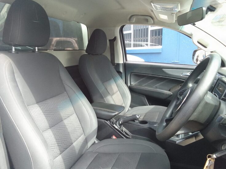 2023 GWM P-SERIES CV SCAB 2.0TD SX 4X2 6MT – Front Seats