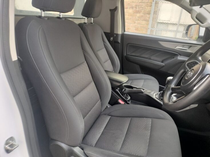 2023 GWM P-SERIES CV SCAB 2.0TD SX 4X2 6MT – Front Seats