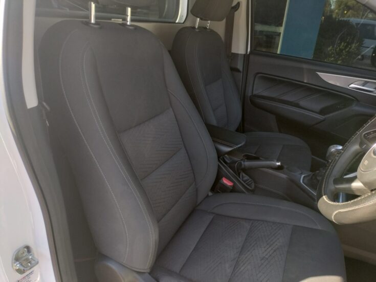 2023 GWM P-SERIES CV SCBA 2.0TD SX 4X2 6MT – Front Seats