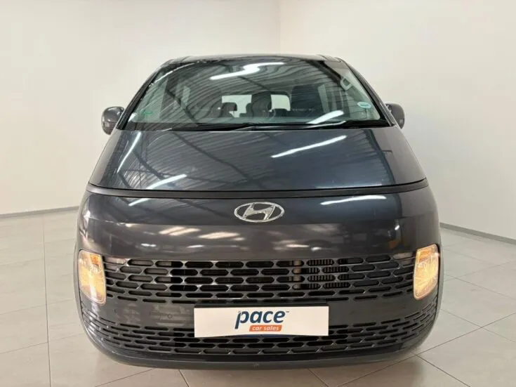 2023 Hyundai Staria/2.2 9S EXECUTIVE – Front Photo