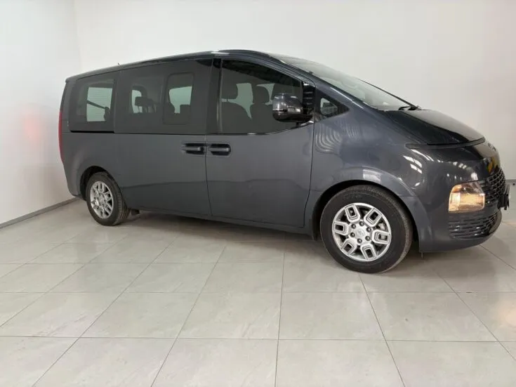 2023 Hyundai Staria/2.2 9S EXECUTIVE – Right Side Photo