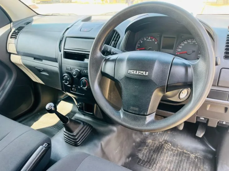 2023 Isuzu D-Max/250C S/CAB FLEETSIDE – Interior
