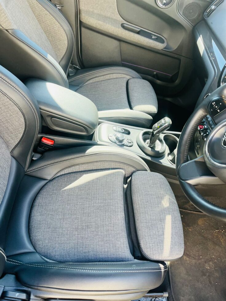 2023 MINI COOPER COUNTRYMAN A/T – Front Seats
