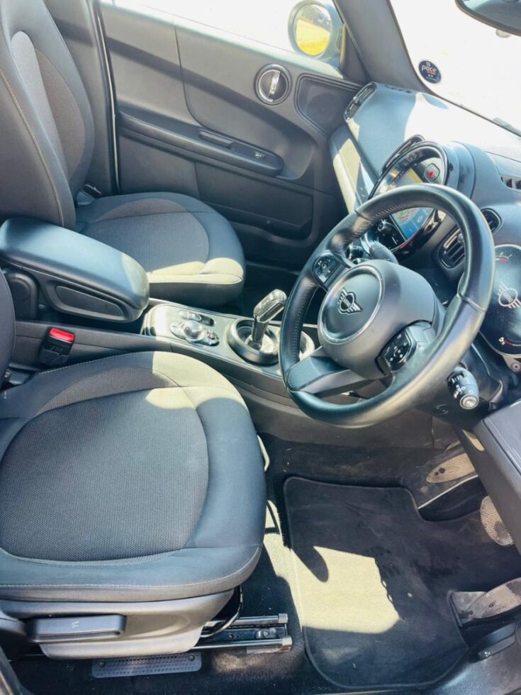 2023 Mini Cooper Countryman A/T – Front Seats