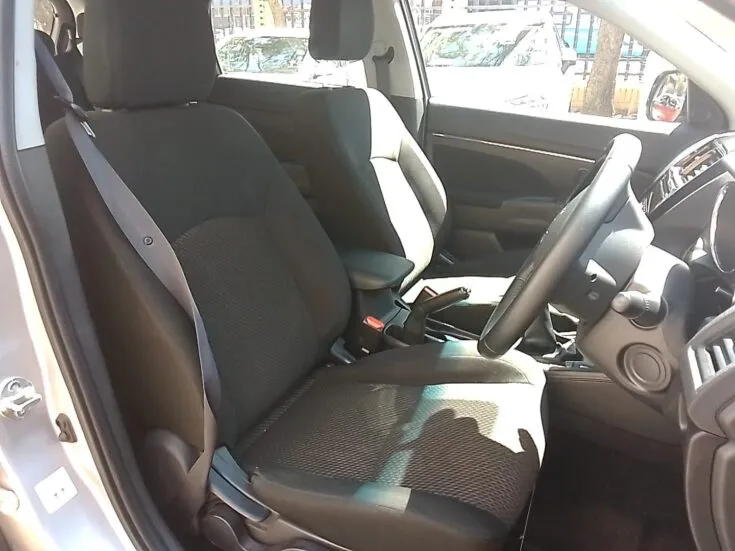 2023 Mitsubishi Asx/2.0 MIVEC CVT ES – Front Seats