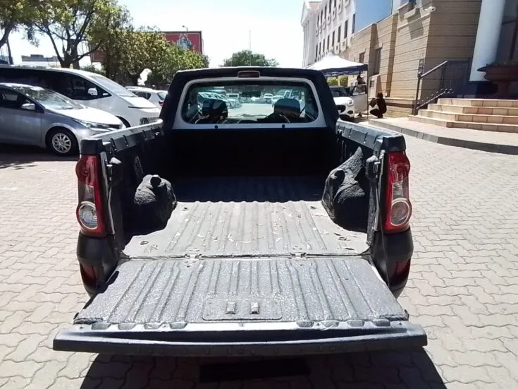 2023 Nissan Np200/1.6 STEALTH LIMITED EDITION – Boot / Loadbin