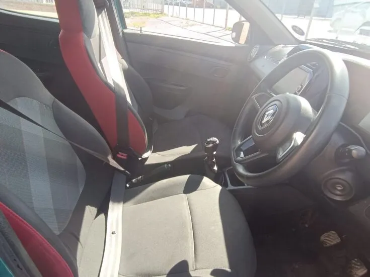 2023 Renault Kwid/1.0 DYNAMIQUE (ABS) – Front Seats