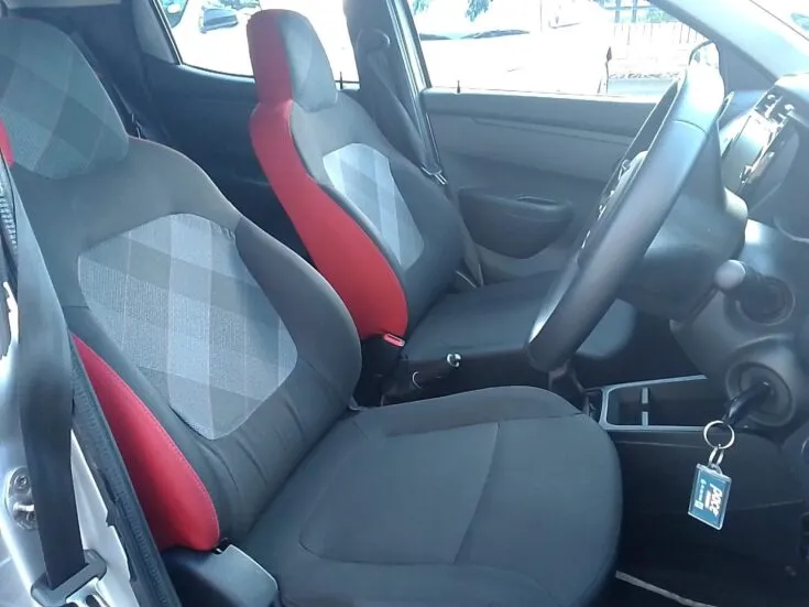 2023 Renault Kwid/1.0 DYNAMIQUE (ABS) – Front Seats
