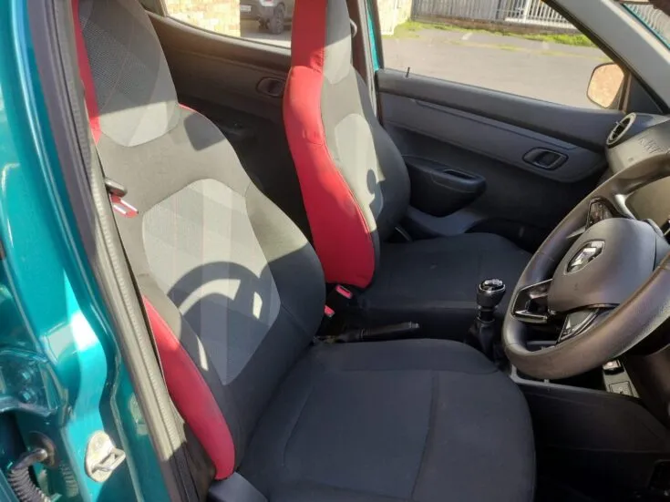 2023 Renault Kwid/1.0 DYNAMIQUE (ABS) – Front Seats