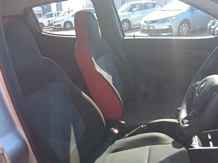 2023 Renault Kwid/1.0 DYNAMIQUE (ABS) – Front Seats