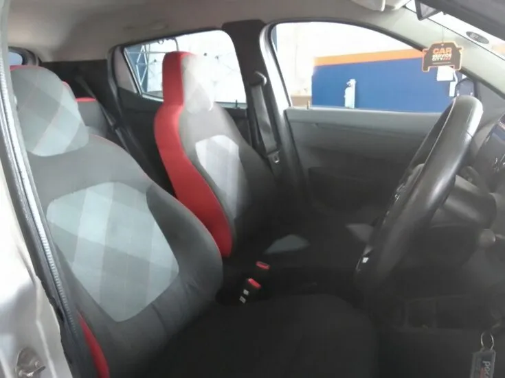 2023 Renault Kwid/1.0 DYNAMIQUE (ABS) – Front Seats