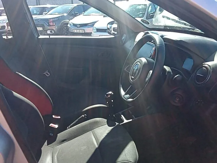 2023 Renault Kwid/1.0 DYNAMIQUE (ABS) – Interior