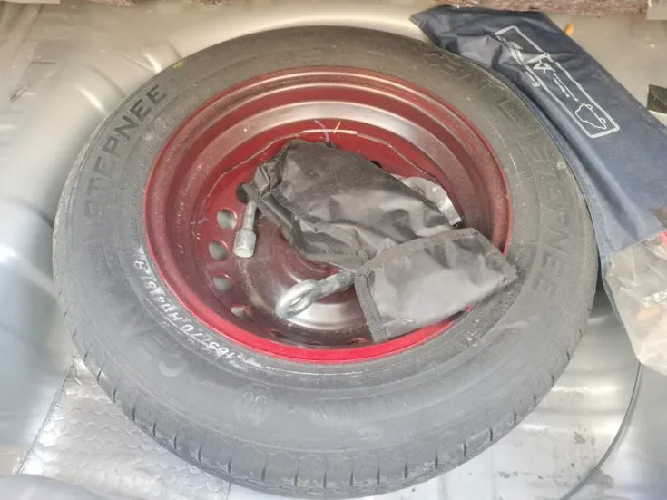 2023 RENAULT KWID DYNAMIQUE MANUAL – Spare Wheel