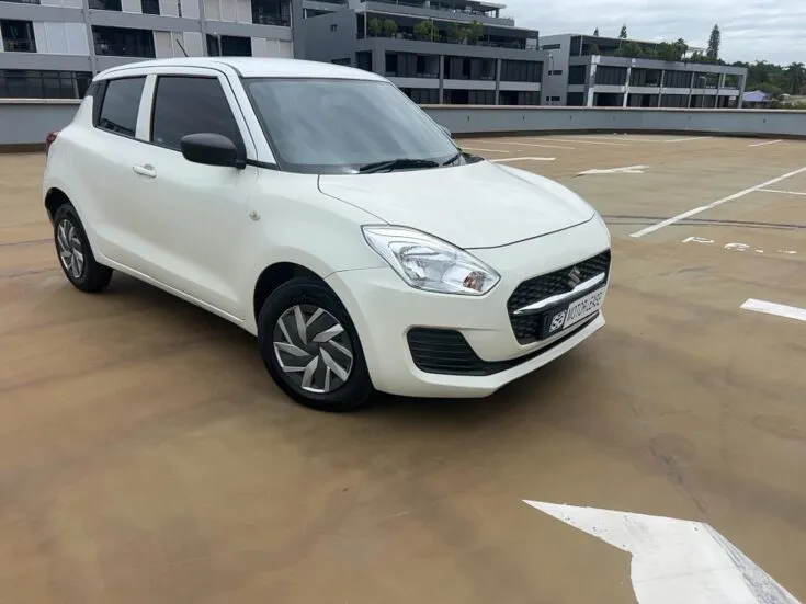 2023 Suzuki Swift/1.2 GA – Front Feature Photo