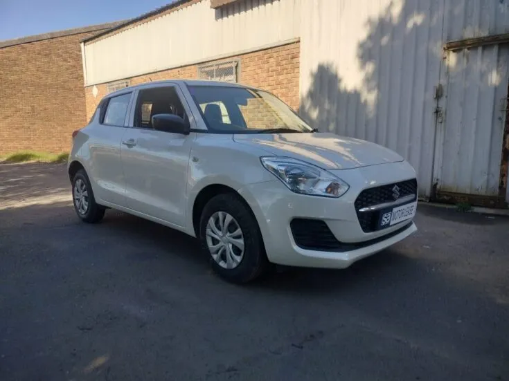 2023 Suzuki Swift/1.2 GA – Front Feature Photo