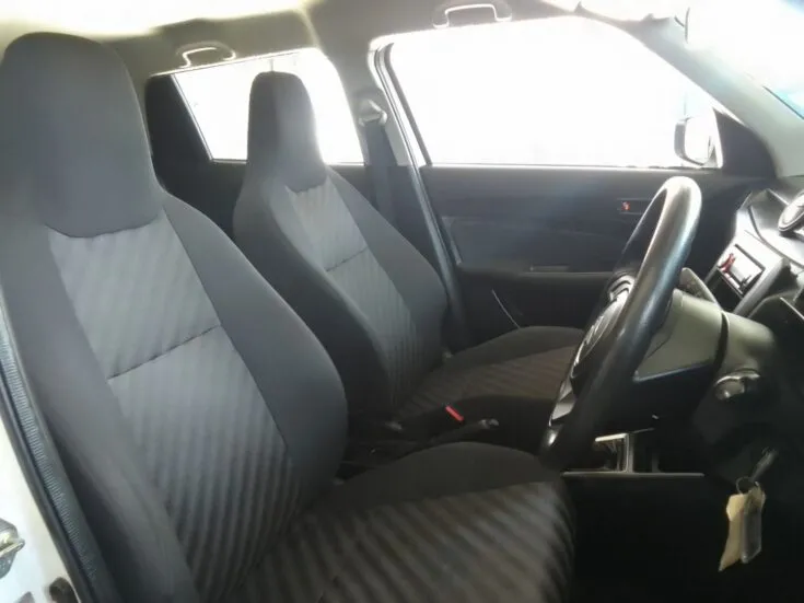 2023 Suzuki Swift/1.2 GA – Front Seats
