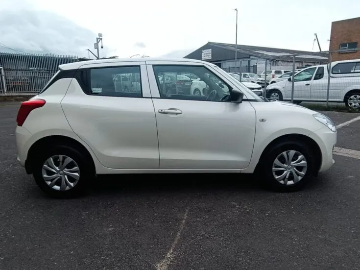 2023 Suzuki Swift/1.2 GA – Left Side Photo
