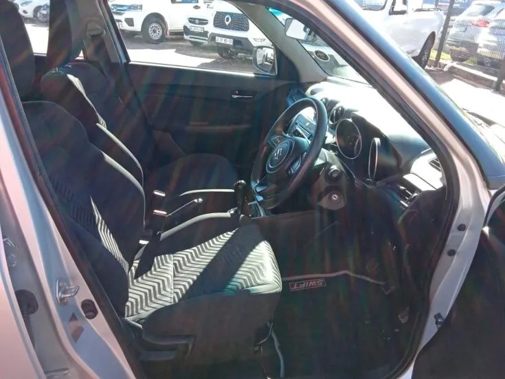 2023 Suzuki SWIFT/1.2 GL MT – Front Seats