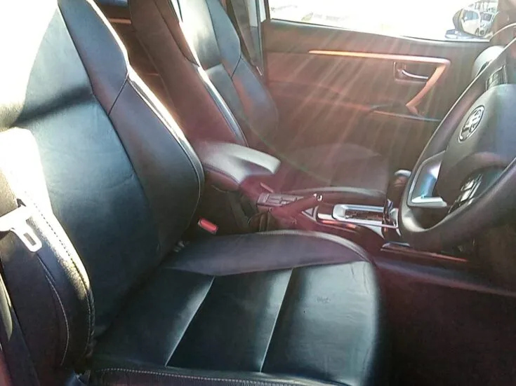 2023 Toyota Fortuner/2.4 GD-6 RB 6AT – Front Seats