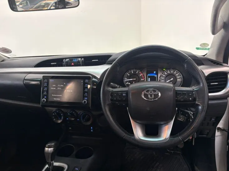 2023 Toyota Hilux/2.8 GD-6 RB RAIDER 6AT S/C – Interior