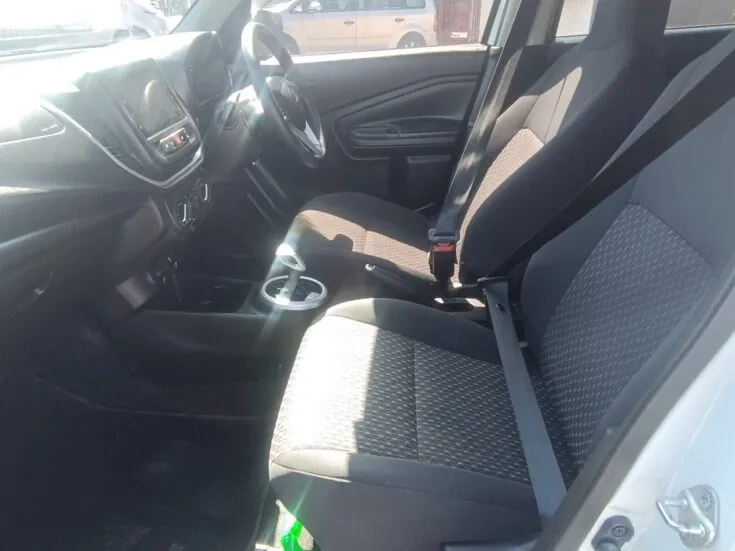2023 Toyota Vitz/1.0 XR 4-AMT – Front Seats