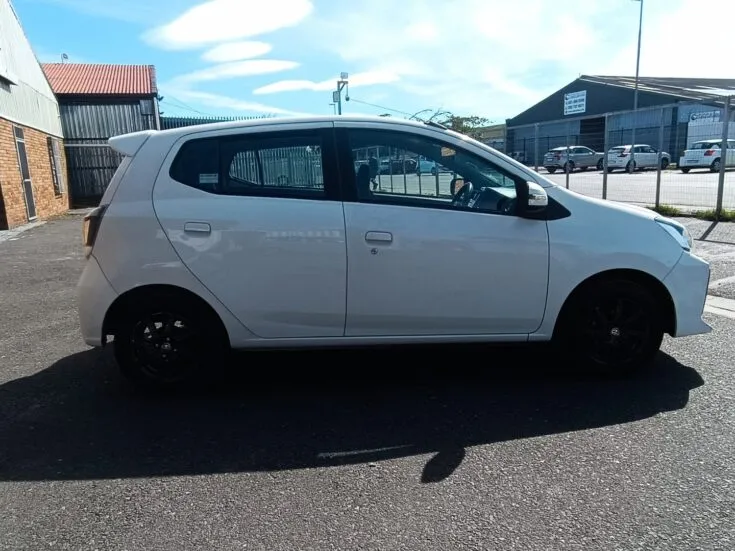 2023 Toyota Vitz/1.0 XR 4-AMT – Right Side Photo