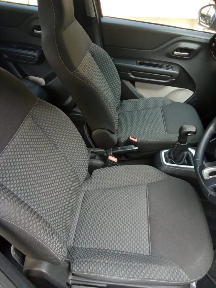 2024 CITROEN C3 FEEL MANUAL – Front Seats