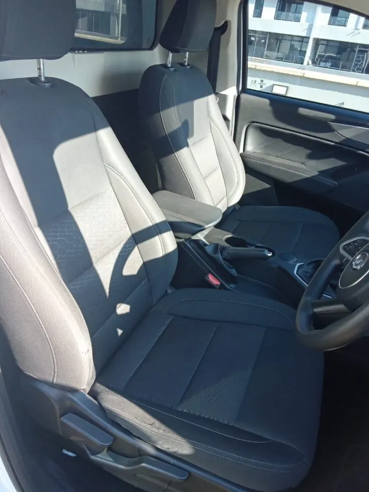 2024 Great Wall P Series Passanger/2.0 TD SX D/CAB 4X2 – Front Seats