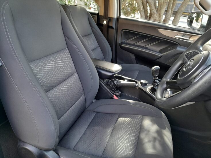 2024 GWM P-SERIES CVD CAB 2.0TD SX 4X4 6MT – Interior